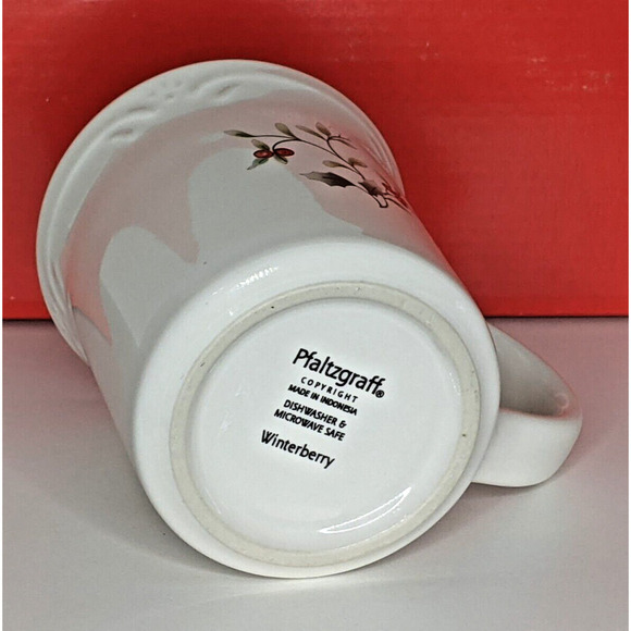 Pfaltzgraff Winterberry Flat Bottom Coffee Mugs Set of 4 Perfect Condition 8 oz. - Picture 4 of 10